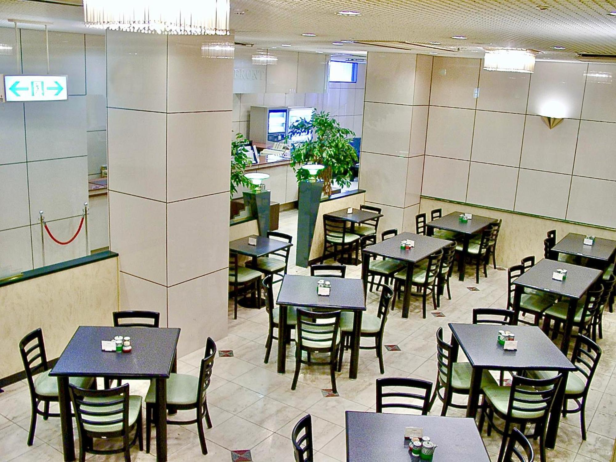 Okayama Ekimae Universal Hotel Екстер'єр фото