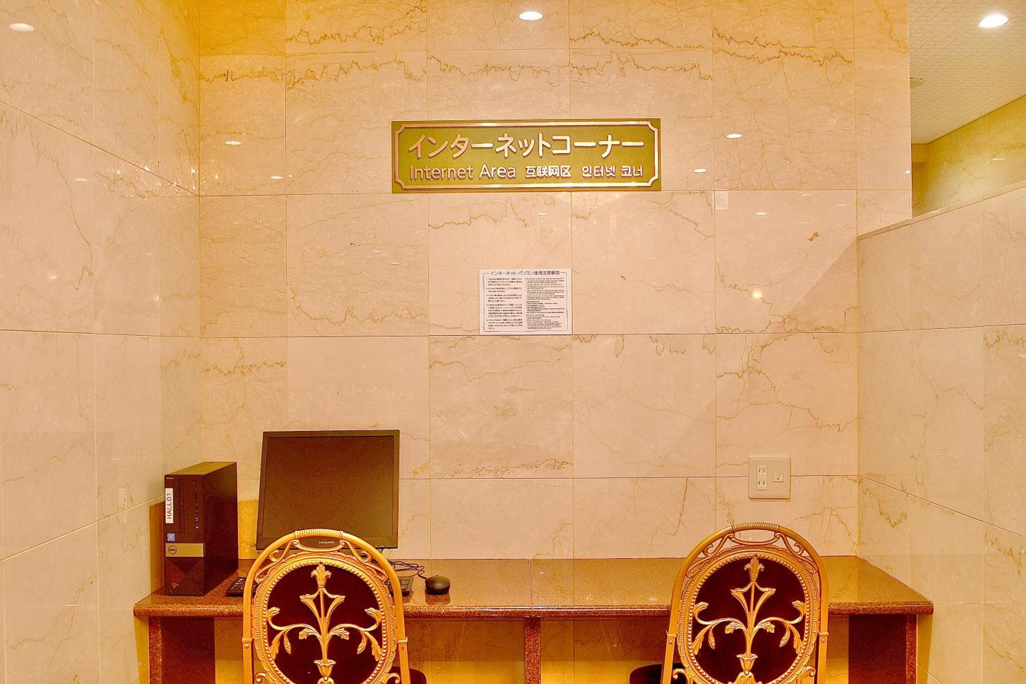 Okayama Ekimae Universal Hotel Екстер'єр фото