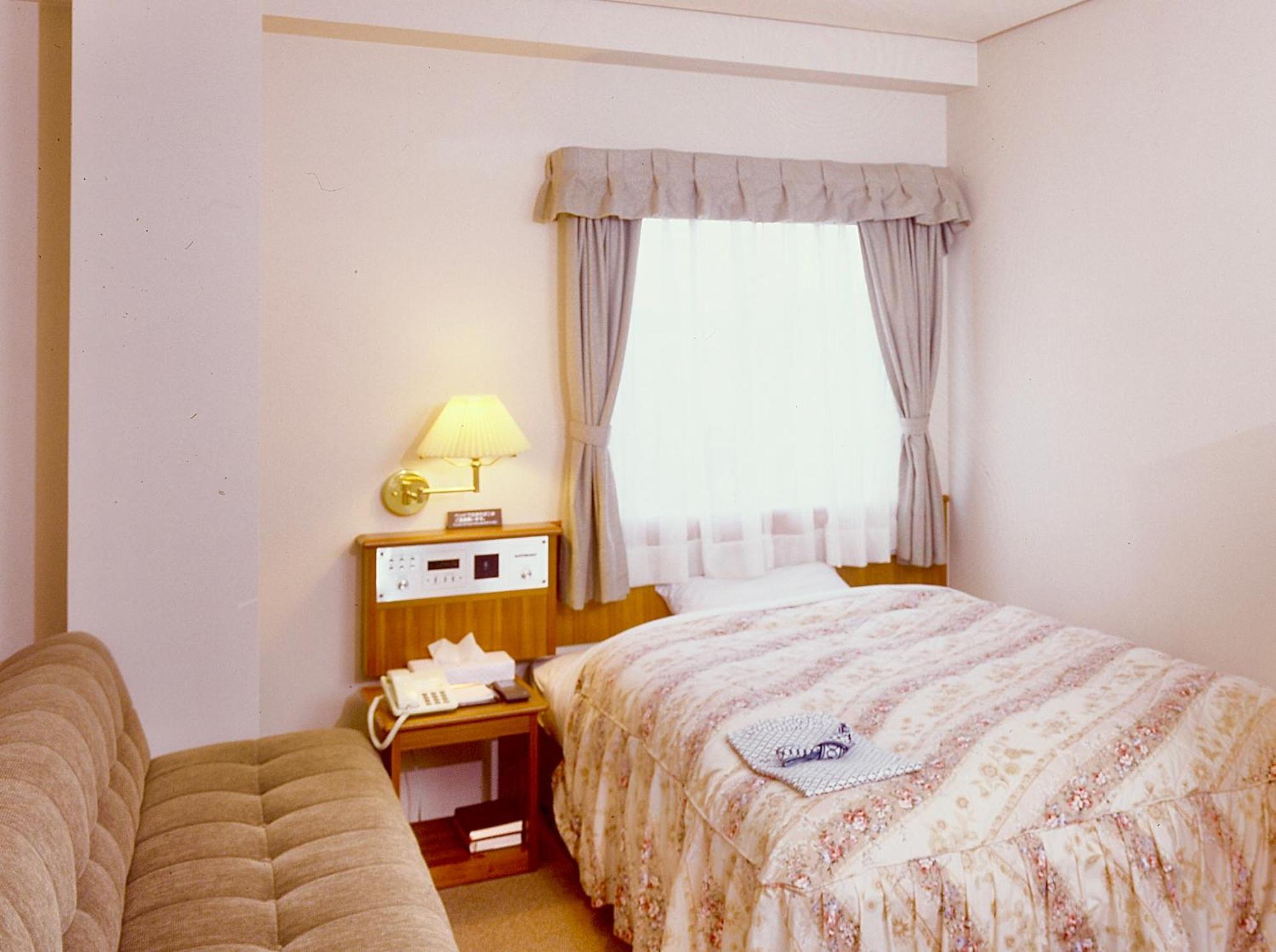 Okayama Ekimae Universal Hotel Екстер'єр фото
