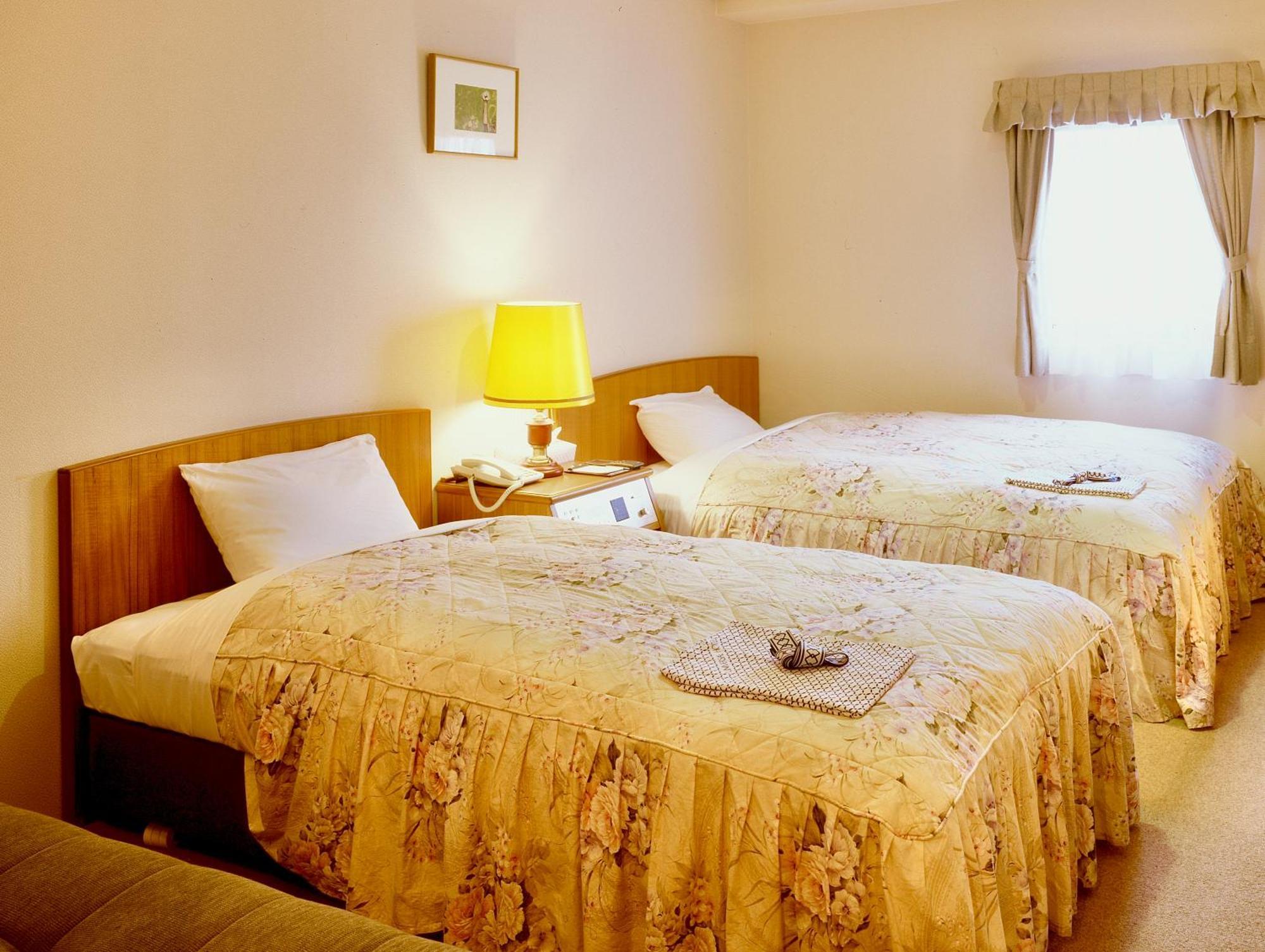 Okayama Ekimae Universal Hotel Екстер'єр фото