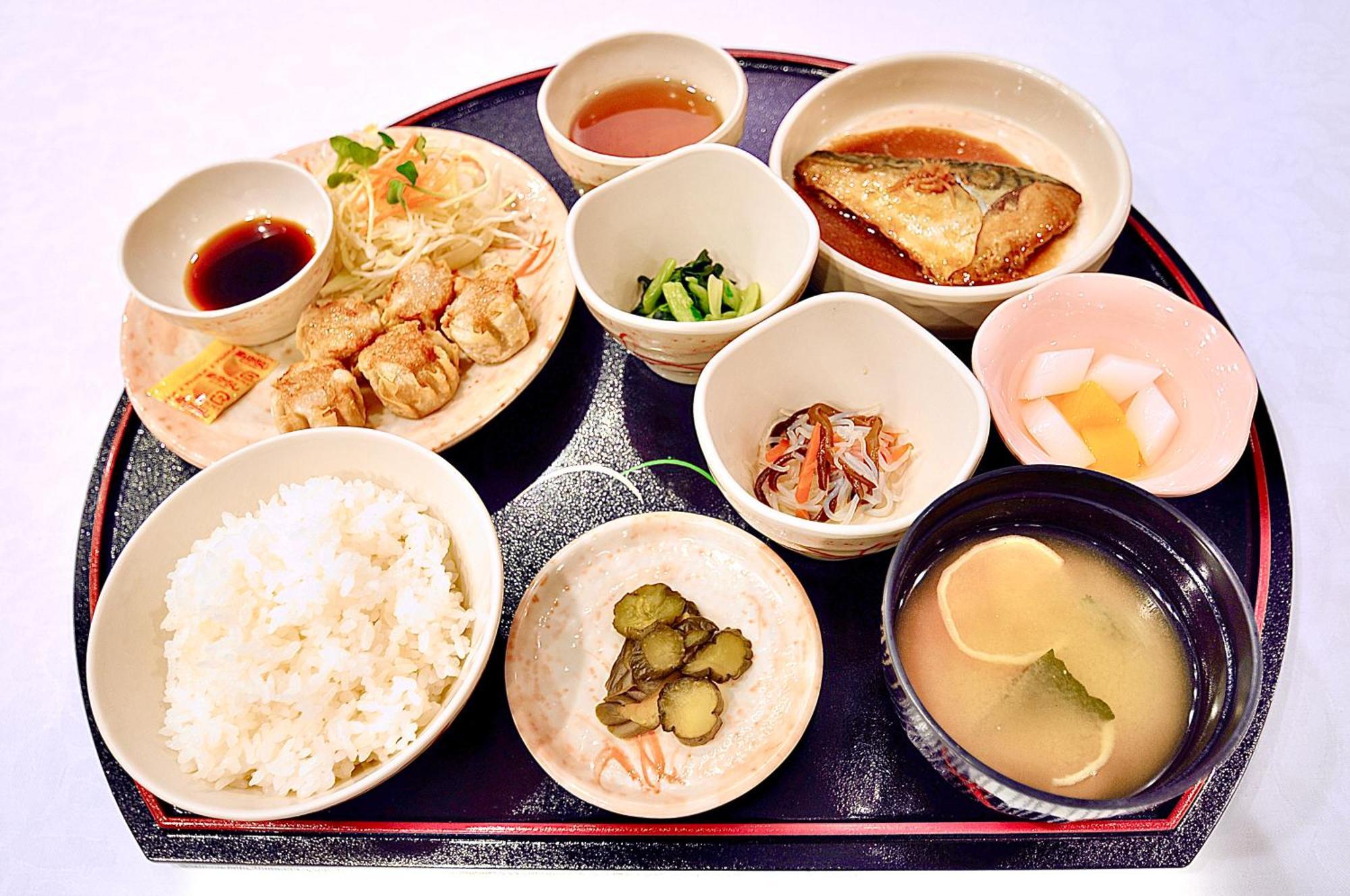 Okayama Ekimae Universal Hotel Екстер'єр фото
