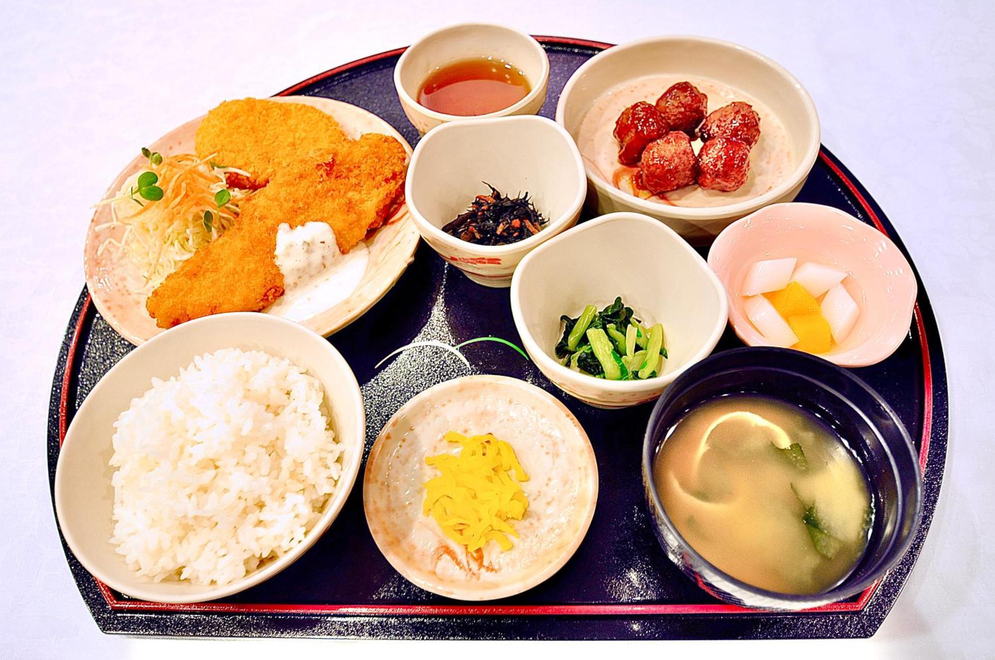 Okayama Ekimae Universal Hotel Екстер'єр фото